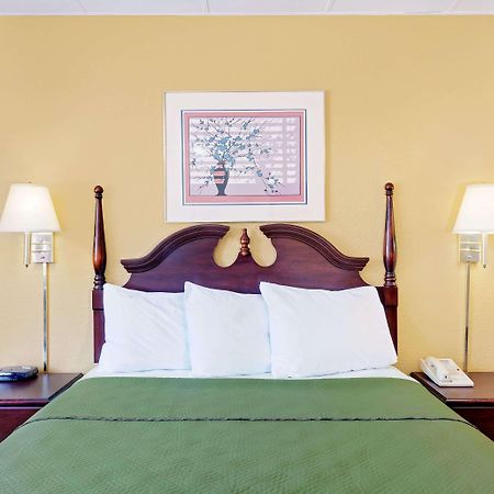 Travelodge By Wyndham Чемберсберг Экстерьер фото