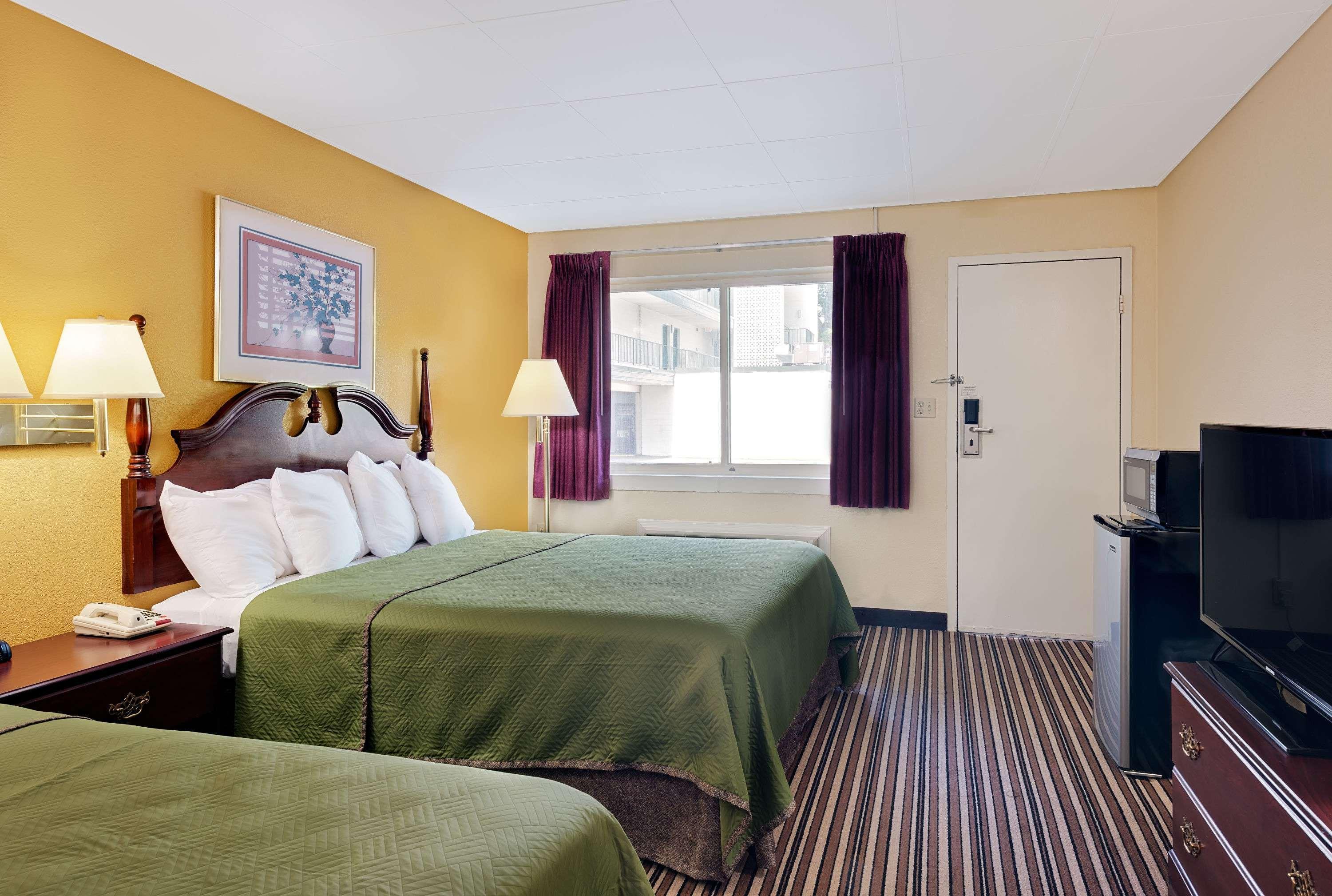 Travelodge By Wyndham Чемберсберг Экстерьер фото