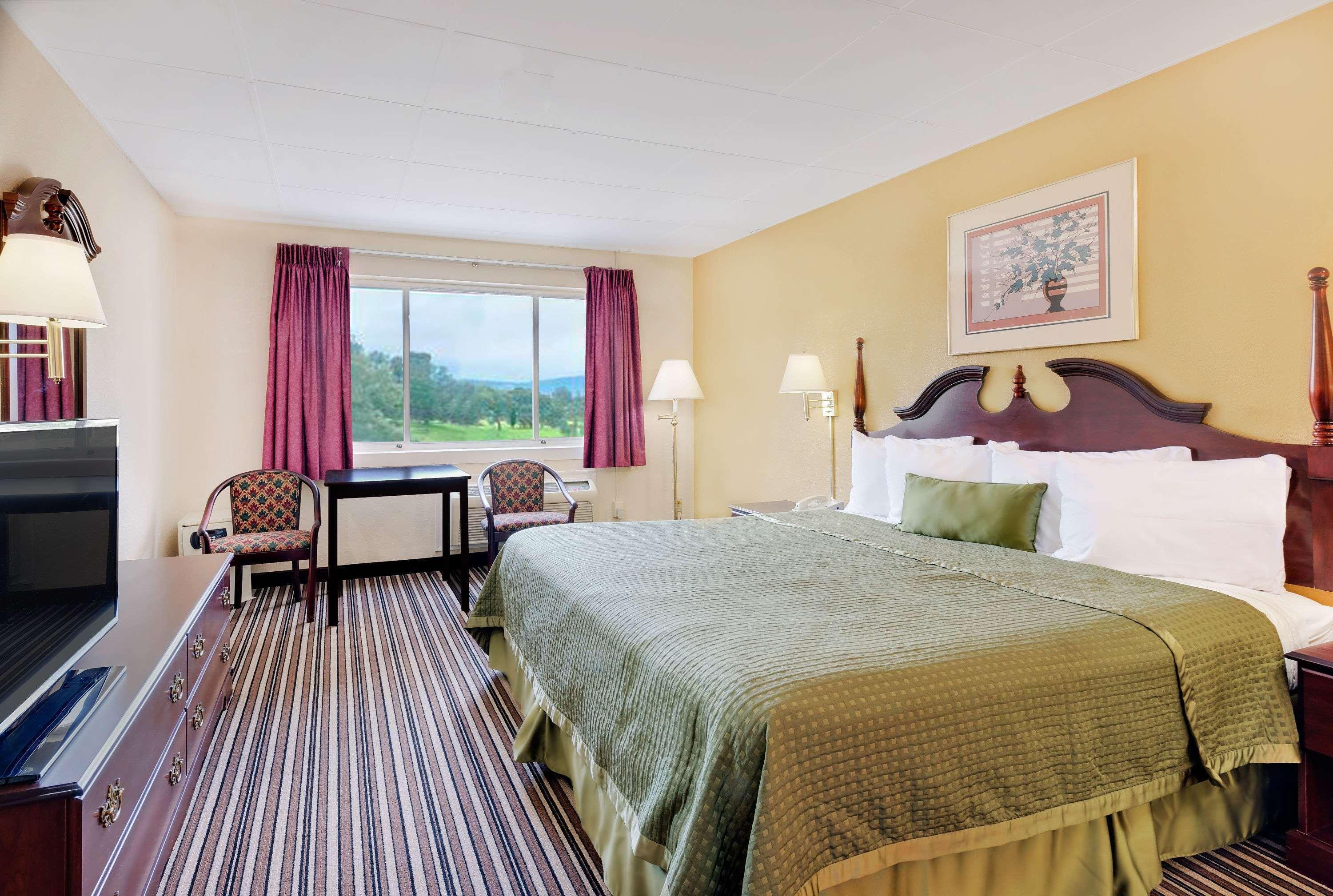 Travelodge By Wyndham Чемберсберг Экстерьер фото
