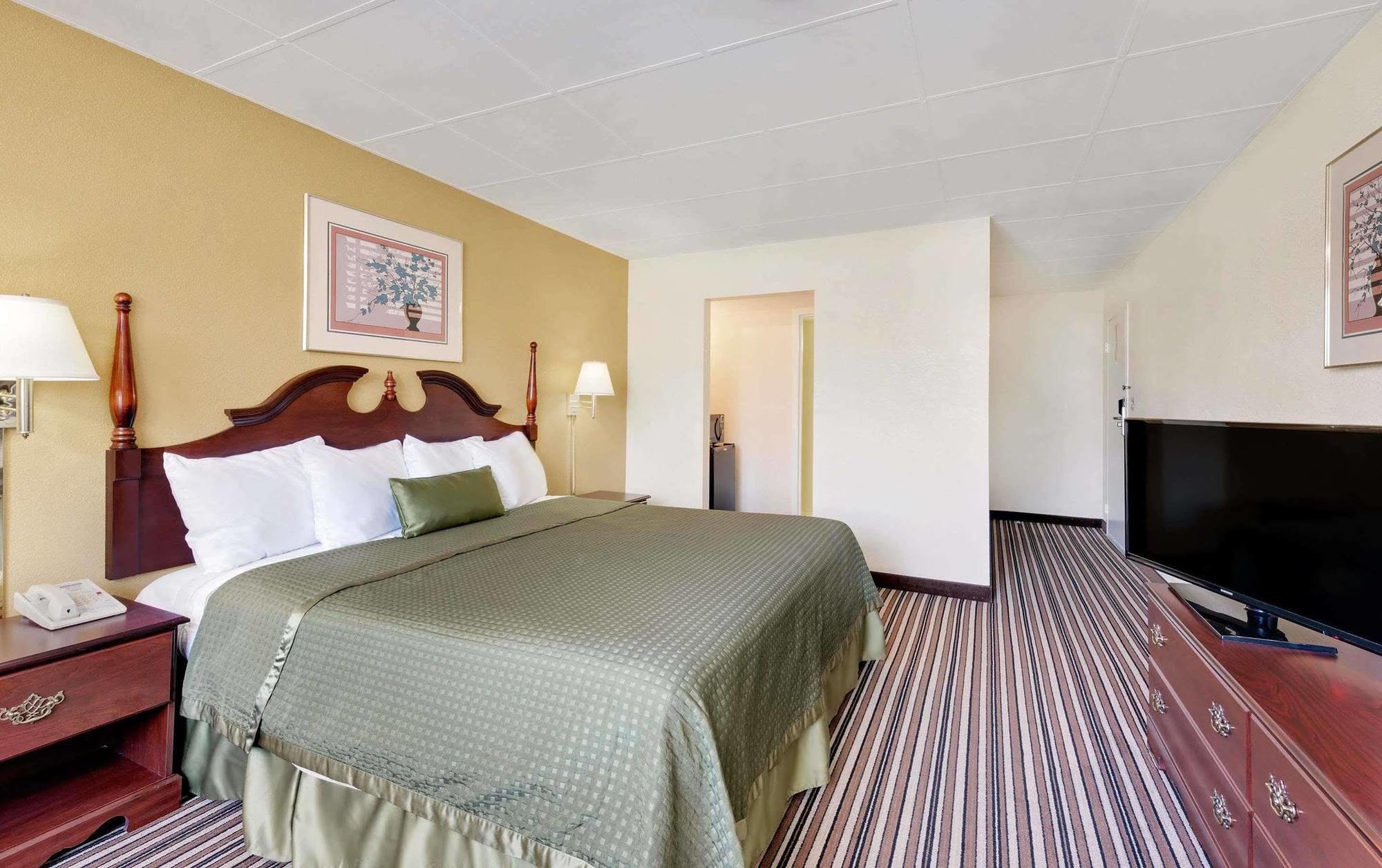 Travelodge By Wyndham Чемберсберг Экстерьер фото